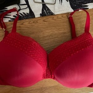 Victoria’s Secret underwire bra
